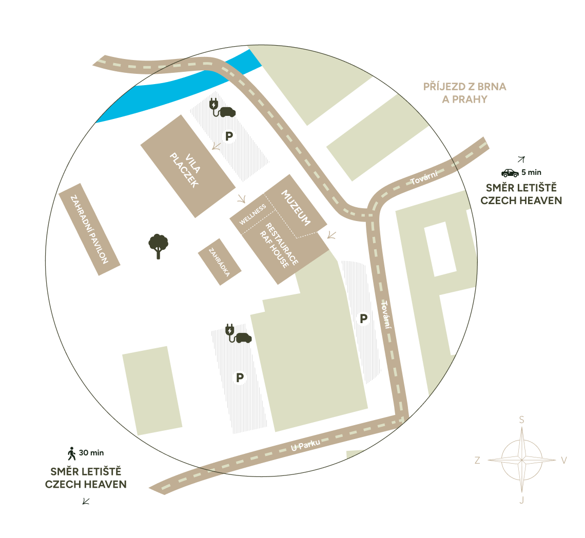 Mapa okolí RAF House s vyznačeným parkováním, nabíjecími stanicemi pro elektromobily a příjezdovými trasami
